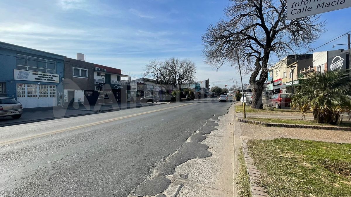 La avenida 7 de mayo en Santo Tomé está irreconocible: una calle desierta con negocios vacíos. La avenida 7 de mayo en Santo Tomé está irreconocible: una calle desierta con negocios vacíos.