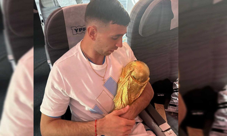 El Dibu Martínez le pudo hacer upa a la Copa del Mundo y revolucionó las redes El Dibu Martínez le pudo hacer upa a la Copa del Mundo y revolucionó las redes