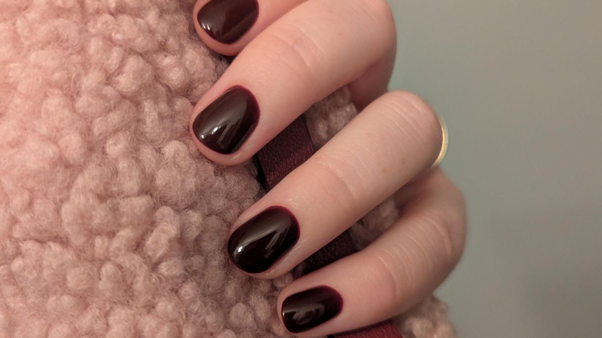 El tono bold berry desplaza a los colores tradicionales y lidera las tendencias estéticas de la temporada. El tono bold berry desplaza a los colores tradicionales y lidera las tendencias estéticas de la temporada.