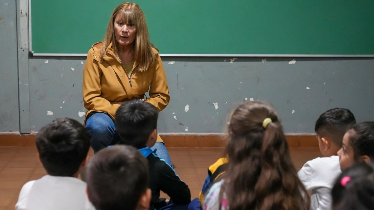 Esta estrategia del Gobierno Provincial, dirigida a más de 400.000 niños y niñas de entre 4 y 11 años, propone una modalidad innovadora que incluye una serie animada y un álbum de figuritas como herramientas para incentivar la actualización de los esquemas de vacunación. Esta estrategia del Gobierno Provincial, dirigida a más de 400.000 niños y niñas de entre 4 y 11 años, propone una modalidad innovadora que incluye una serie animada y un álbum de figuritas como herramientas para incentivar la actualización de los esquemas de vacunación.