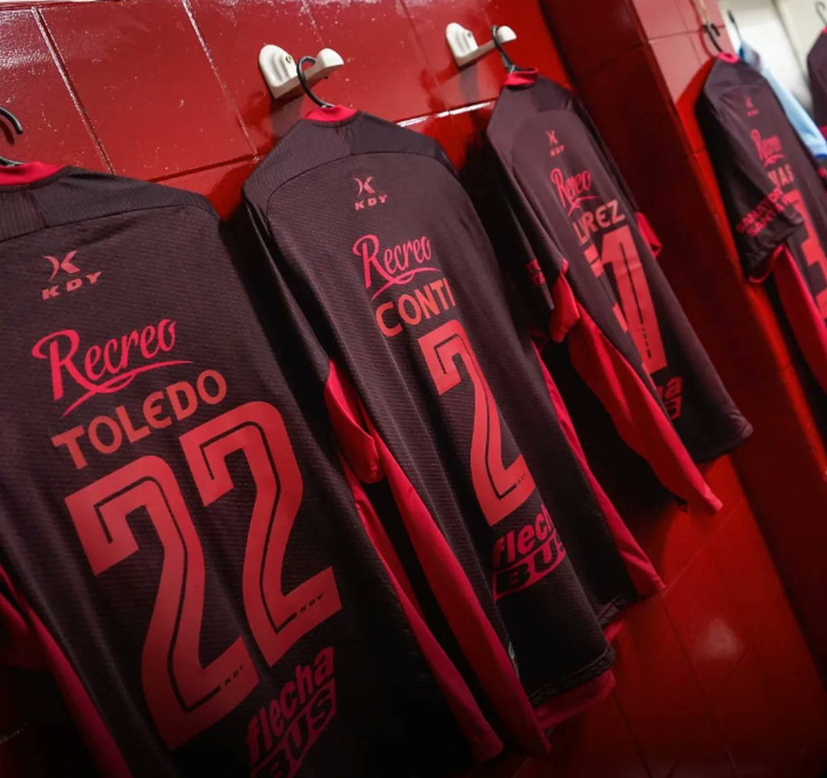 La camiseta de Colón para el partido ante Instituto. Foto: Twitter @Colonoficial. La camiseta de Colón para el partido ante Instituto. Foto: Twitter @Colonoficial.