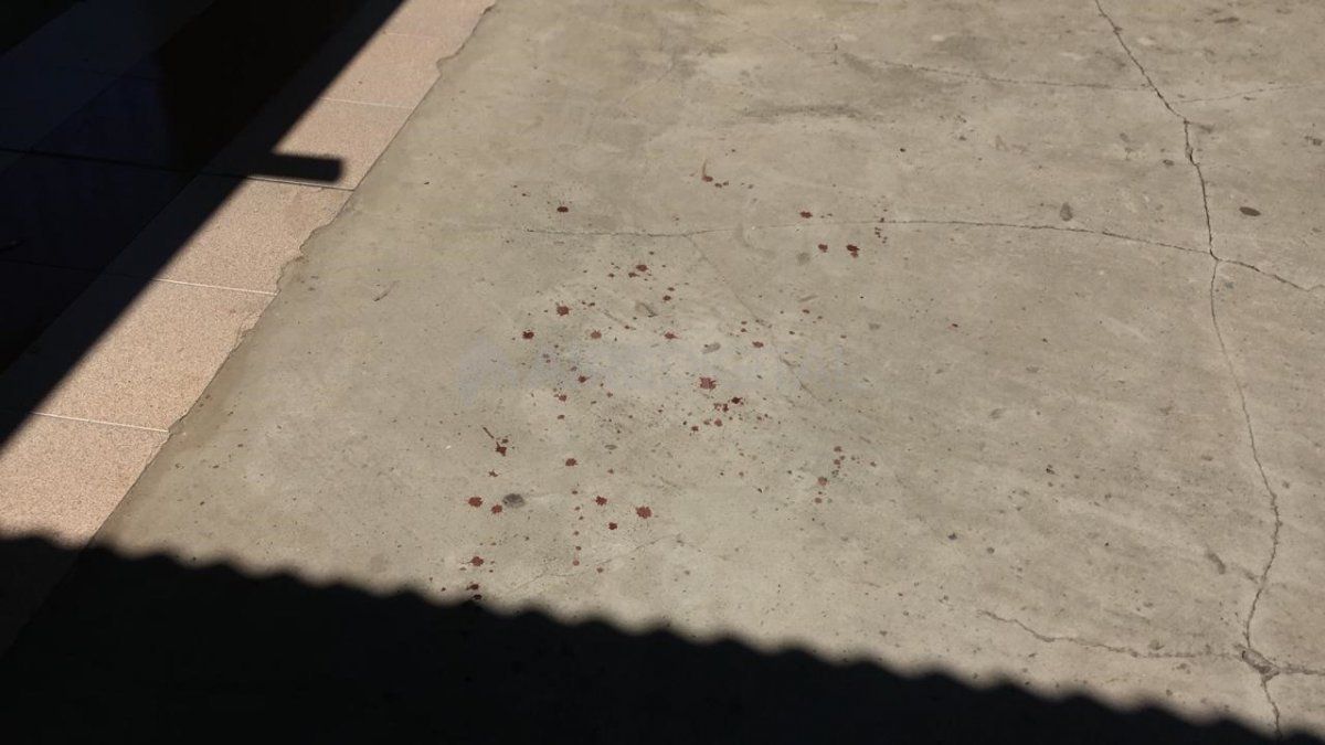 Rastros. Las gotas de sangre que dejó el ataque que sufrió la víctima.