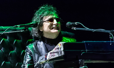 Charly García se recupera favorablemente de su quemadura. Charly García se recupera favorablemente de su quemadura.