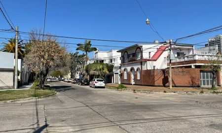 El hecho ocurrió alrededor de las 6 en una vivienda de Agustín Delgado y Marcial Candioti, de barrio Sargento Cabral. El hecho ocurrió alrededor de las 6 en una vivienda de Agustín Delgado y Marcial Candioti, de barrio Sargento Cabral.