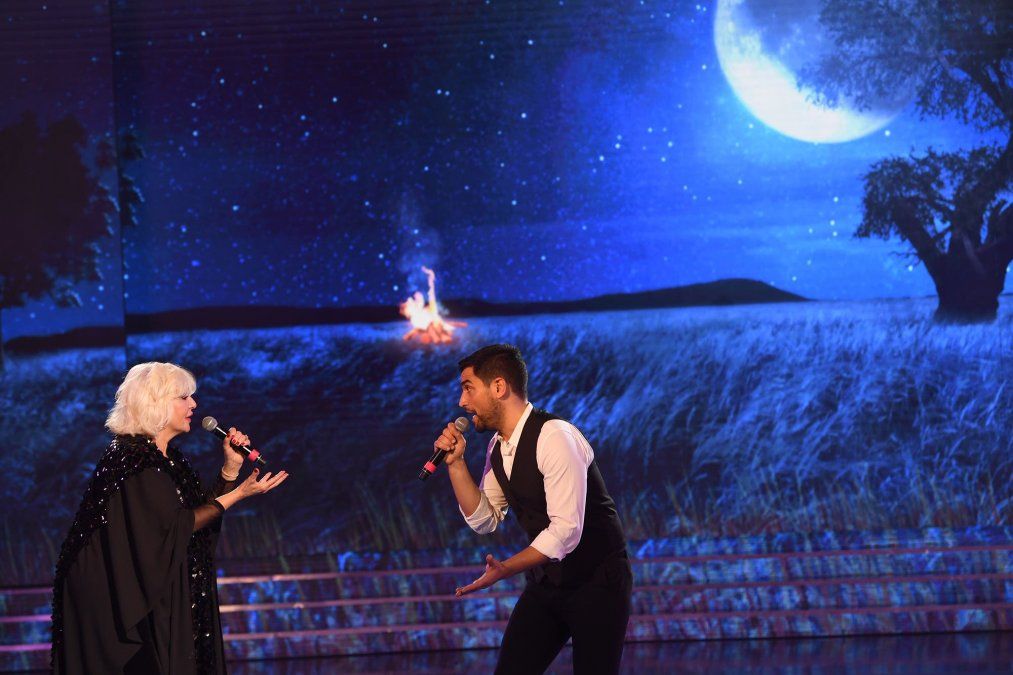 La participante les dedicó una canción de Abel Pintos a los maestros