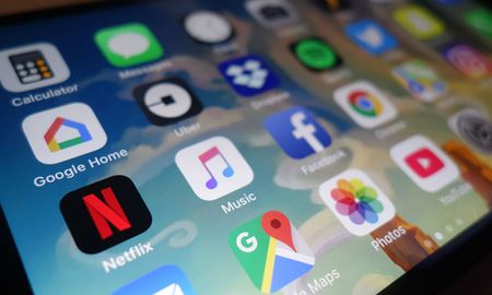 Cinco aplicaciones que no pueden faltar en tu celular para que la llegada del Año Nuevo sea una fiesta