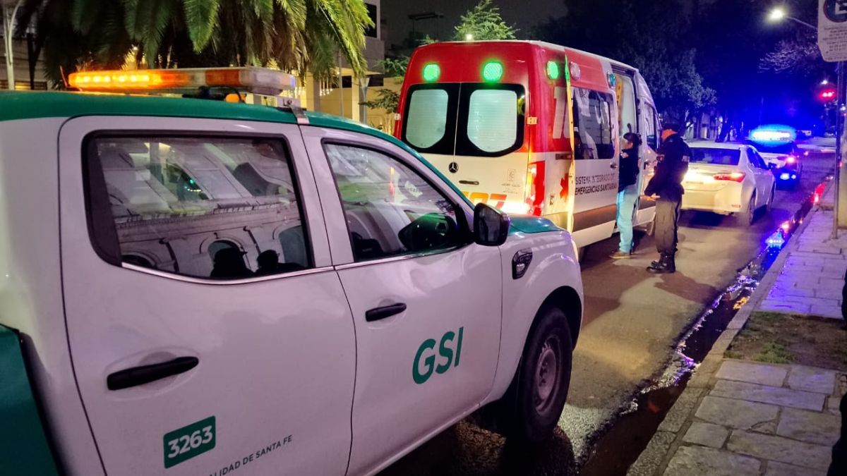 Un auto y una ambulancia chocaron en pleno Bulevar Pellegrini de Santa Fe.&nbsp;