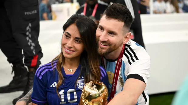 Antonela Roccuzzo publicó las fotos jamás vistas del festejo íntimo de Lionel Messi, a un año de la victoria en Qatar