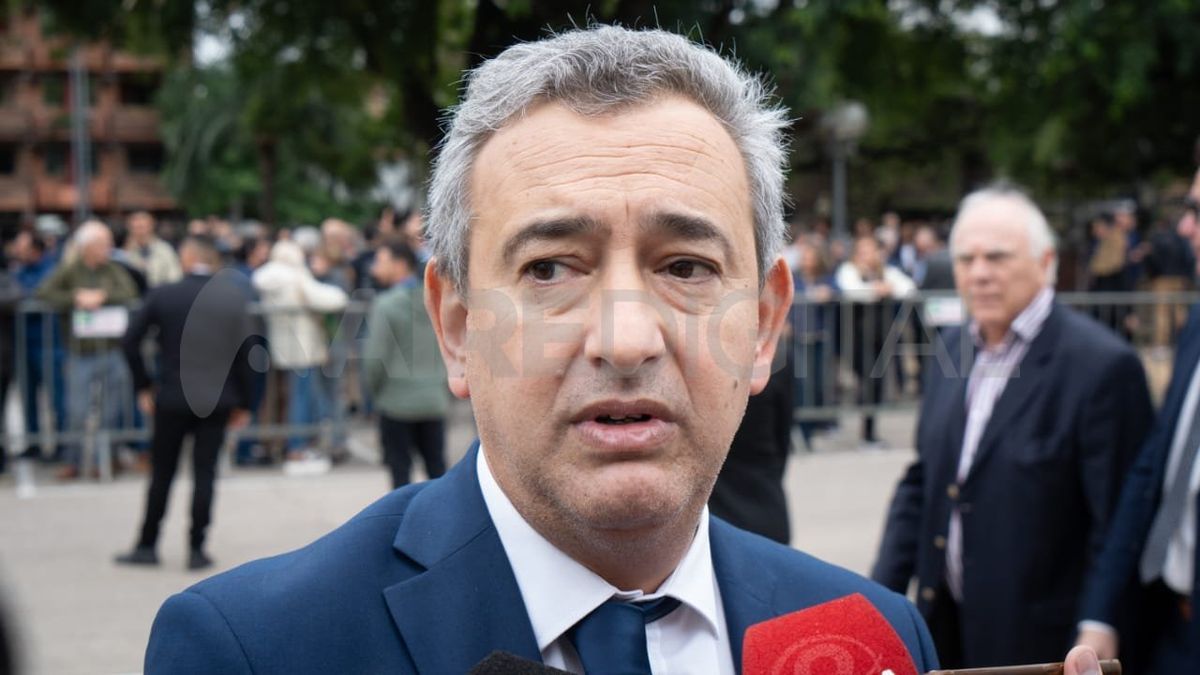 El intendente de Rosario, Pablo Javkin, indicó que “queremos ponerle un principio de solidaridad a la distribución del impuesto a los combustibles”. El intendente de Rosario, Pablo Javkin, indicó que “queremos ponerle un principio de solidaridad a la distribución del impuesto a los combustibles”.