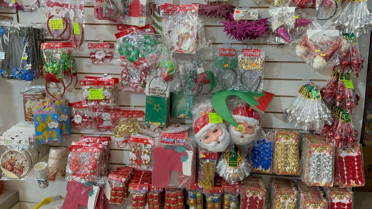 Cotillón Fiesta ofrece adornos para todos los gustos: desde lo más económico hasta propuestas decorativas más elaboradas. Cotillón Fiesta ofrece adornos para todos los gustos: desde lo más económico hasta propuestas decorativas más elaboradas.