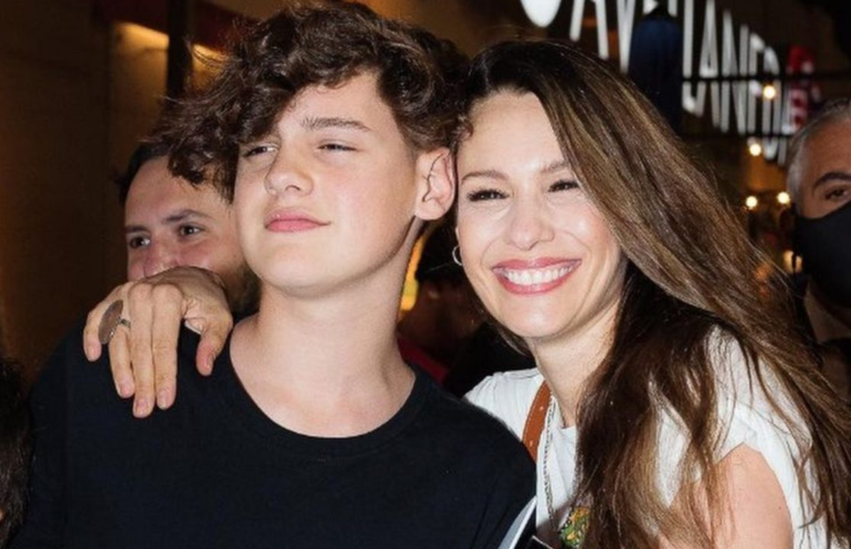 Pampita apoyará a su hijo si quiere participar del Bailando. Pampita apoyará a su hijo si quiere participar del Bailando.