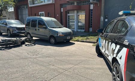 El accidente de tránsito ocurrió minutos antes de las 14 y personal policial trabajó en el lugar. El accidente de tránsito ocurrió minutos antes de las 14 y personal policial trabajó en el lugar.
