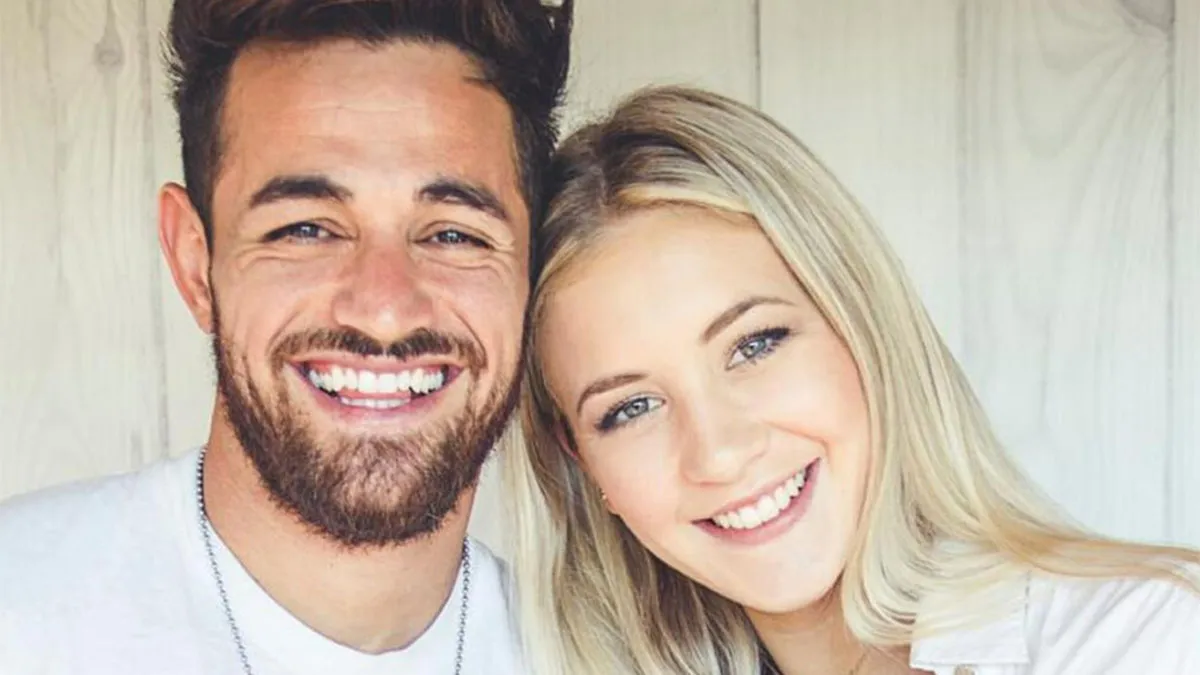 Lautaro "El Laucha" Acosta, ídolo de Lanús, fue denunciado hoy por violencia de género por su pareja, Ludmila Isabella, en el Juzgado de Familia N°10 de Lomas de Zamora.