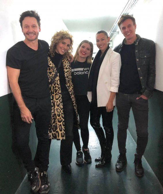 Pampita fue a alentar a Benjamín Vicuña al teatro.