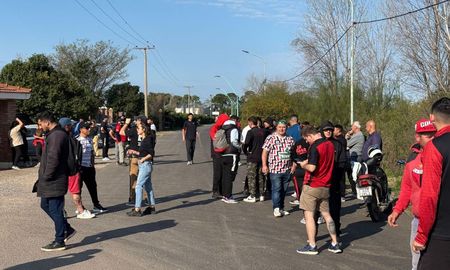 Por los incidentes en el predio de Colón en el predio 4 de Junio, tres hinchas no podrán ingresar a la cancha por dos años. Por los incidentes en el predio de Colón en el predio 4 de Junio, tres hinchas no podrán ingresar a la cancha por dos años.