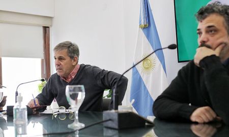 El secretario de Integración y Economía Social, Mariano Granato, explicó que “el plan Integrar es una forma de mirar la política pública, la ciudad y de intervenir, con participación de la ciudadanía. Los problemas sociales son cada vez más complejos y la crisis nos está demando hacer una intervención integral con presencia en el territorio”. El secretario de Integración y Economía Social, Mariano Granato, explicó que “el plan Integrar es una forma de mirar la política pública, la ciudad y de intervenir, con participación de la ciudadanía. Los problemas sociales son cada vez más complejos y la crisis nos está demando hacer una intervención integral con presencia en el territorio”.