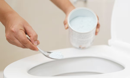 Por qué recomiendan tirar sal en el inodoro del baño por las noches. Por qué recomiendan tirar sal en el inodoro del baño por las noches.