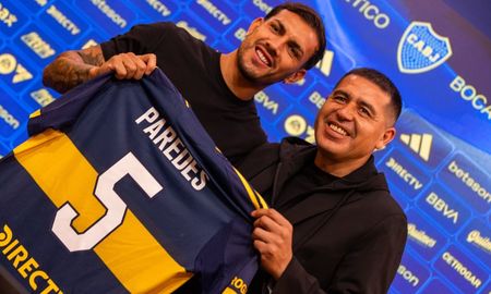 Paredes junto a Juan Román Riquelme, en su vuelta a Boca. Paredes junto a Juan Román Riquelme, en su vuelta a Boca.