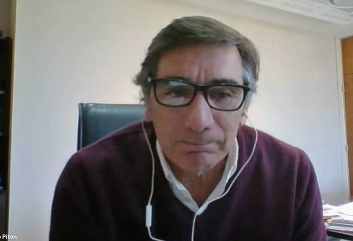 Se trata de Daniel Claudio Pitón, quien aseguró que en el juzgado que encabezaba el fallecido juez federal Claudio Bonadio fue inducido a incorporar en su testimonio referencias a supuestos pagos que, según afirmó ahora, nunca existieron. Se trata de Daniel Claudio Pitón, quien aseguró que en el juzgado que encabezaba el fallecido juez federal Claudio Bonadio fue inducido a incorporar en su testimonio referencias a supuestos pagos que, según afirmó ahora, nunca existieron.