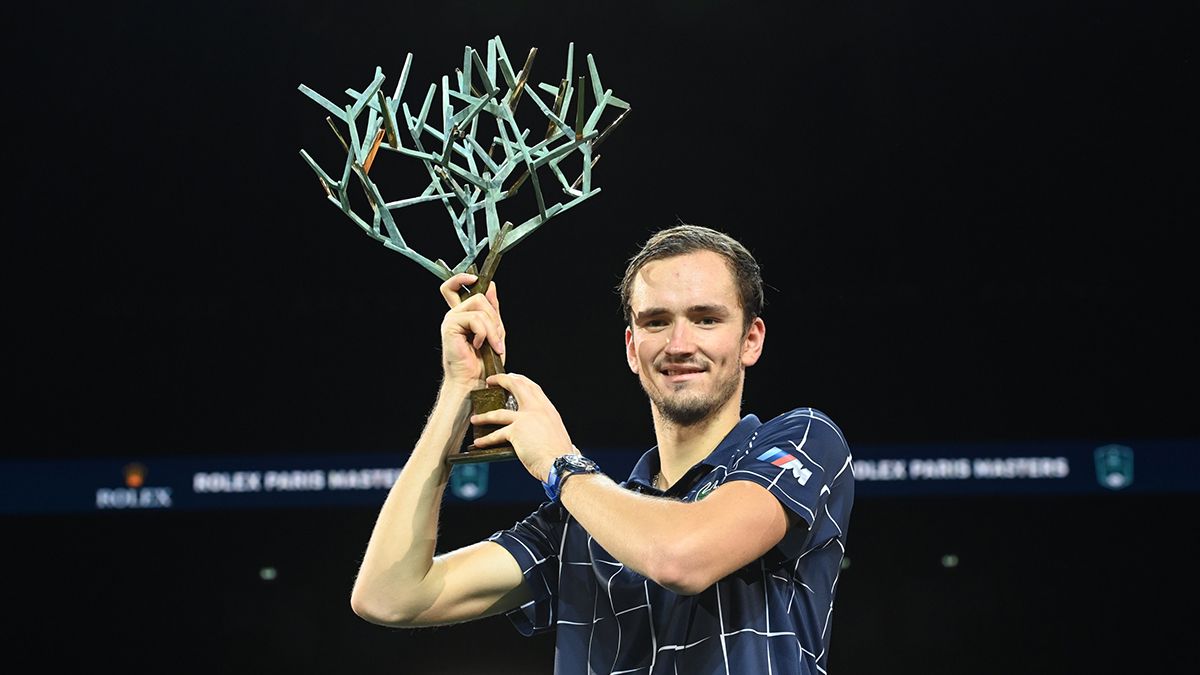 Daniil Medvedev derrotó a Zverev y es nuevo campeón del Masters 1000 de París.