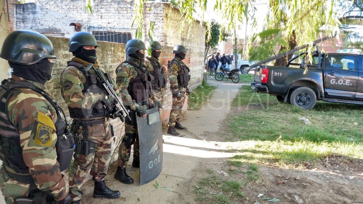 La Agencia de Investigación Criminal realiza dos allanamientos en Tucumán 2600