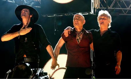 Misteriosos afiches de Soda Stereo con frases emblemáticas desatan teorías sobre un posible regreso. Misteriosos afiches de Soda Stereo con frases emblemáticas desatan teorías sobre un posible regreso.