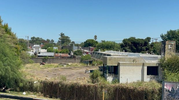 Un particular inició este sábado tareas de limpieza en el terreno donde ocurrió el crimen de Jeremías Monzón.&nbsp;