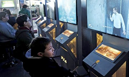 Los eventos sociales, como la puerta de acceso hacia los videojuegos. Hacia aquello que unos pocos privilegiados pueden tener. Los eventos sociales, como la puerta de acceso hacia los videojuegos. Hacia aquello que unos pocos privilegiados pueden tener.