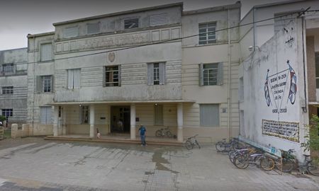 La Escuela Primaria N° 1.244 activó el protocolo tras el positivo para coronavirus de dos docentes. La Escuela Primaria N° 1.244 activó el protocolo tras el positivo para coronavirus de dos docentes.