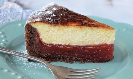 El uso de jugo de limón en el membrillo ayuda a aligerar el dulce y le aporta una acidez que equilibra el sabor del queso. El uso de jugo de limón en el membrillo ayuda a aligerar el dulce y le aporta una acidez que equilibra el sabor del queso.