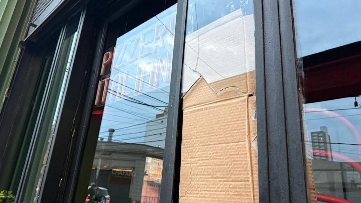 El robo se registró durante la madrugada en una pizzería de Santa Fe.