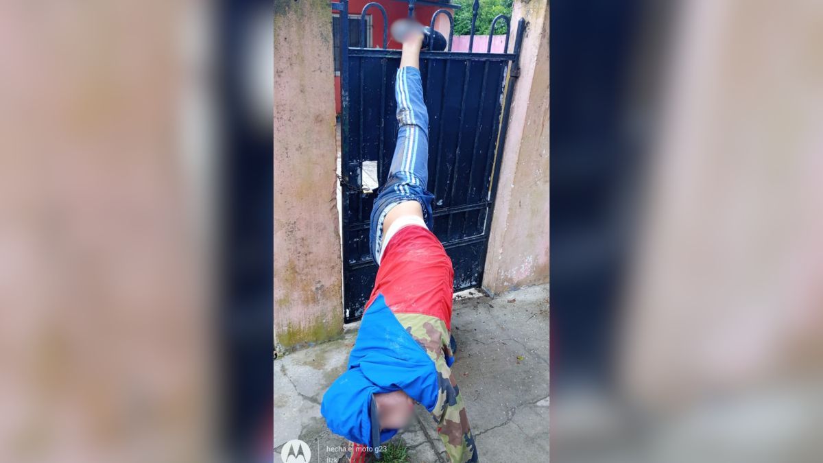 Buenos Aires: intentó robar una casa, se resbaló y quedó colgado de una reja Buenos Aires: intentó robar una casa, se resbaló y quedó colgado de una reja