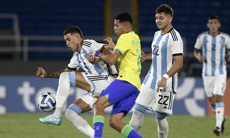 La Selección Argentina Sub-20 cayó con Brasil y complicó su clasificación en el Sudamericano de Colombia. La Selección Argentina Sub-20 cayó con Brasil y complicó su clasificación en el Sudamericano de Colombia.
