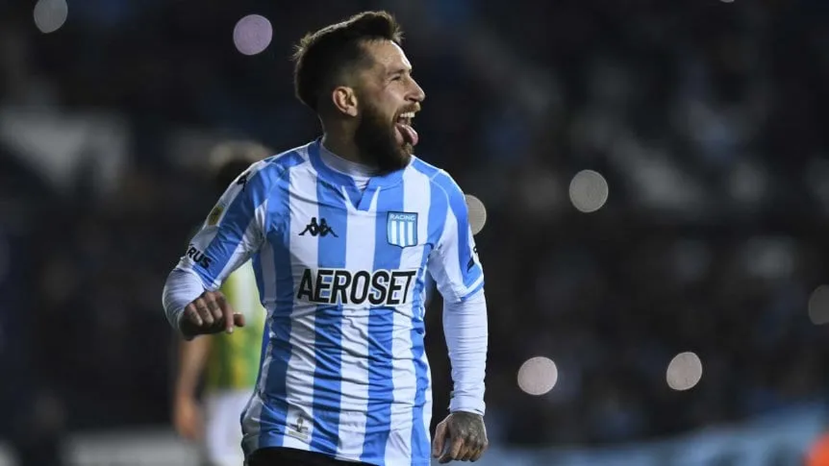 Unión sigue negociando con Racing por el pase de Jonathan Gómez. Unión sigue negociando con Racing por el pase de Jonathan Gómez.