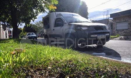 Detuvieron a tres personas tras la quema de 13 autos en Rosario Detuvieron a tres personas tras la quema de 13 autos en Rosario