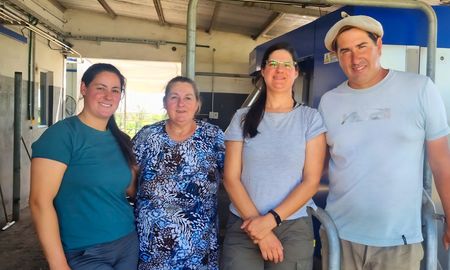 dos hermanas se la jugaron por un robot ordenador: mas produccion y mejor calidad de vida dos hermanas se la jugaron por un robot ordenador: mas produccion y mejor calidad de vida