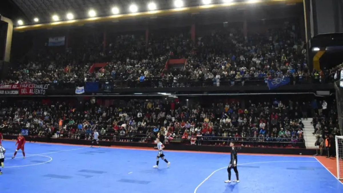 Los incidentes se registraron en el estadio cubierto de Newells.