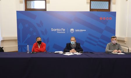 El ministro de Gestión Pública de Santa Fe, Marcos Corach, encabezó este martes una mesa de trabajo con más de 270 intendentes y presidentes comunales para analizar las medidas que están vigentes tras el último decreto provincial. El ministro de Gestión Pública de Santa Fe, Marcos Corach, encabezó este martes una mesa de trabajo con más de 270 intendentes y presidentes comunales para analizar las medidas que están vigentes tras el último decreto provincial.