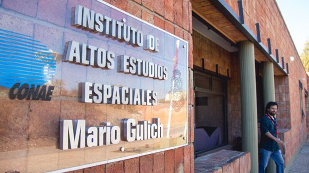 En el Instituto de Altos Estudios Espaciales Mario Gulich de la CONAE se realizan estudios relacionados a los temas espaciales.
