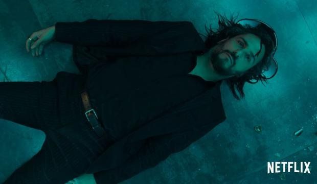 En “Sky Rojo”, tres mujeres atormentadas por el pasado huyen de un burdel y arriesgan la vida para escapar de un proxeneta y sus secuaces.