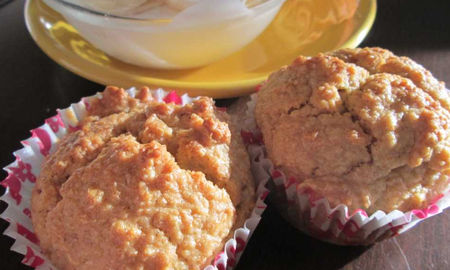 Detalle de los muffins esponjosos, ideales para llevar a cualquier parte.