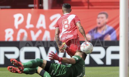 Colón perdió con Argentinos Juniors por el Torneo de la Liga Profesional y volvió a dejar una mala imagen. Colón perdió con Argentinos Juniors por el Torneo de la Liga Profesional y volvió a dejar una mala imagen.