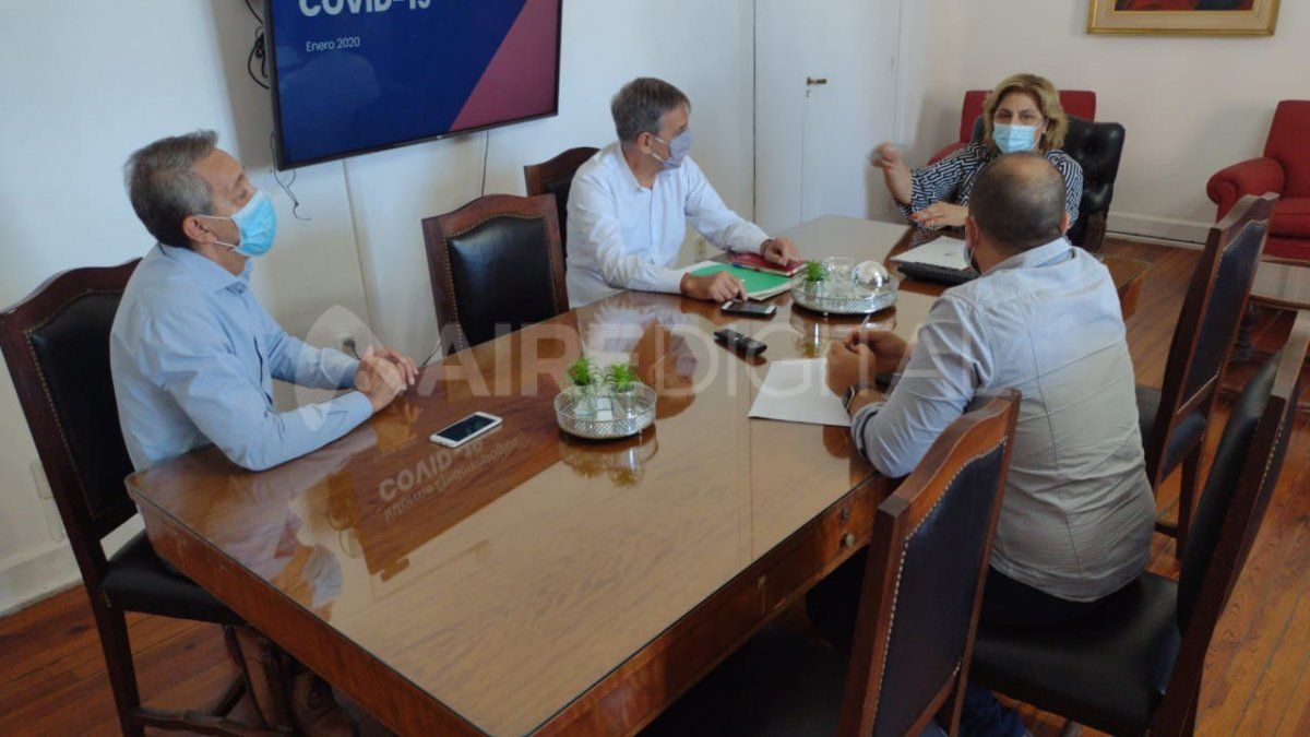 Este jueves se llevó a cabo una reunión entre las principales autoridades del Ministerio de Salud de la provincia, Sonia Martorano y Jorge Prieto, y el intendente de la ciudad de Santa Fe, Emilio Jatón.