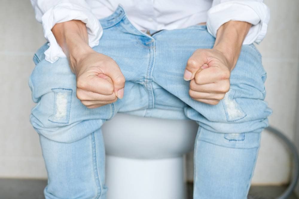 Para quienes sufren problemas de estreñimiento, beber mucha agua puede ser una buena solución