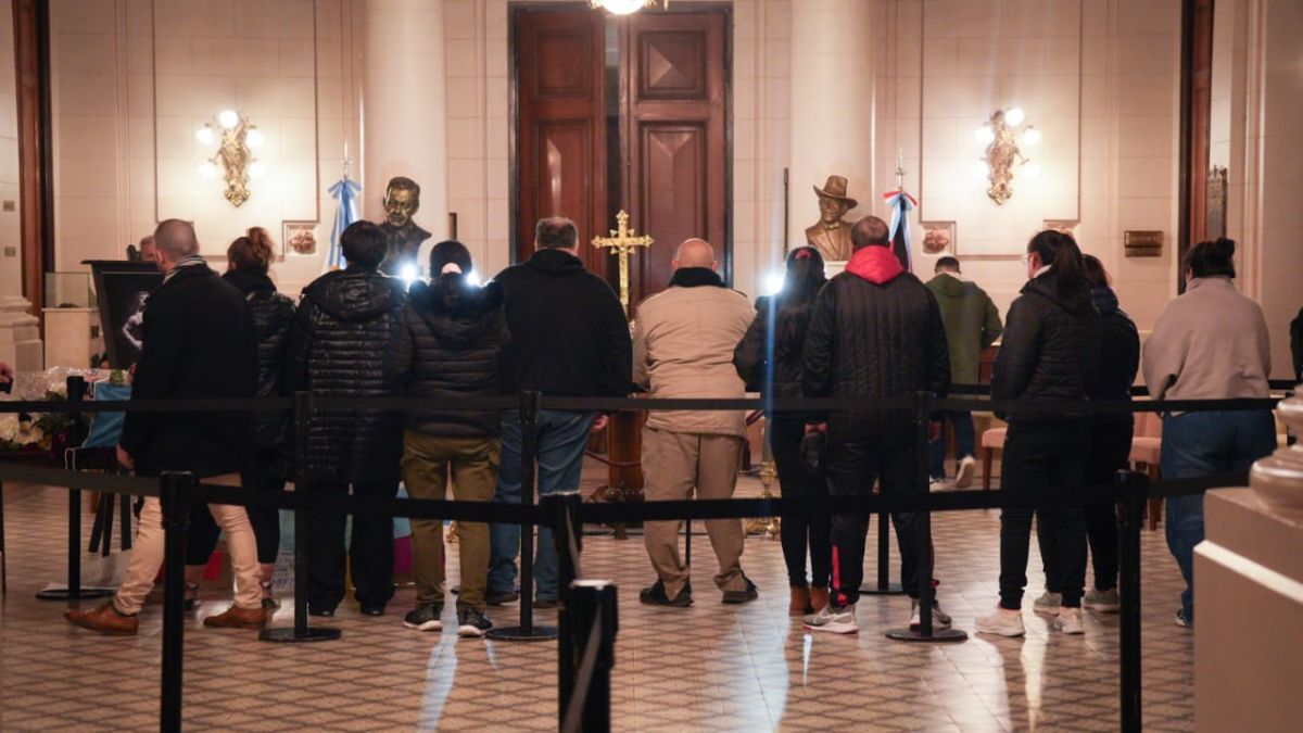 El último adiós en fotos: así despidieron los santafesinos a Locomotora Oliveras.