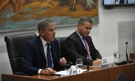 El intendente Emilio Jatón encabezó la apertura de sesiones en el Concejo de Santa Fe. El intendente Emilio Jatón encabezó la apertura de sesiones en el Concejo de Santa Fe.