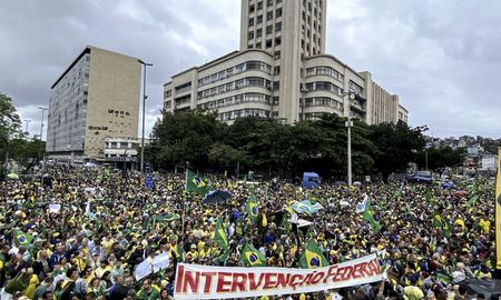 Activistas de la ultraderecha del presidente de Brasil, Jair Bolsonaro, reclamaron este miércoles frente a cuarteles del Ejército en todo el país, con amplia presencia en San Pablo y Río de Janeiro, un golpe de estado militar. Activistas de la ultraderecha del presidente de Brasil, Jair Bolsonaro, reclamaron este miércoles frente a cuarteles del Ejército en todo el país, con amplia presencia en San Pablo y Río de Janeiro, un golpe de estado militar.