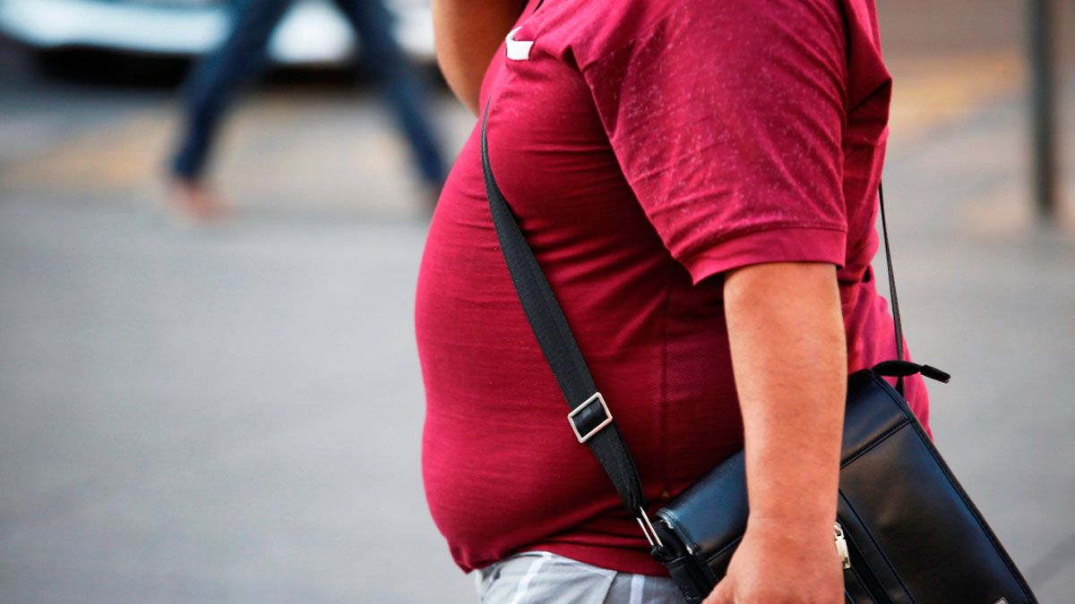 La resolución del Ministerio de Salud indicó que "la evidencia reconoció a la obesidad como un factor asociado a mayor riesgo de contraer la enfermedad y de sufrir evolución desfavorable de la misma”