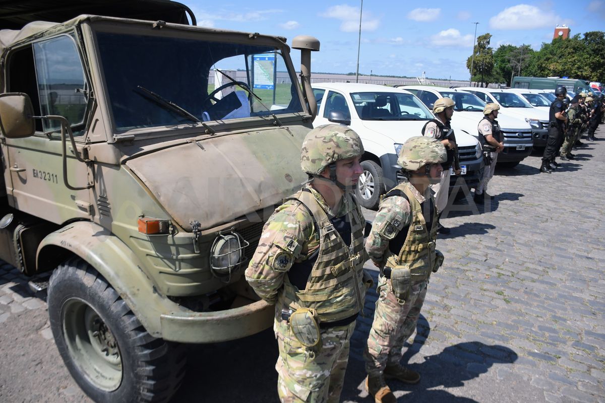 Este martes llegaron a Rosario helicópteros, lanchas y móviles del Ejército para el combate contra el narcotráfico.