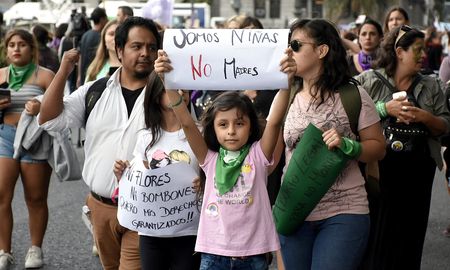 Las alarmas se encendieron en Santa Fe tras la desaparición de una niña de 12 años que pidió abortar tras ser abusada por su padre. Las alarmas se encendieron en Santa Fe tras la desaparición de una niña de 12 años que pidió abortar tras ser abusada por su padre.